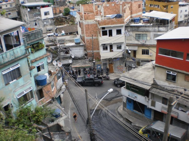 sparatorie in #rocinha tiroteios na #rocinha #bope #choque #finestrasullafavela