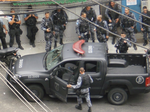 sparatorie in #rocinha tiroteios na #rocinha #bope #choque #finestrasullafavela