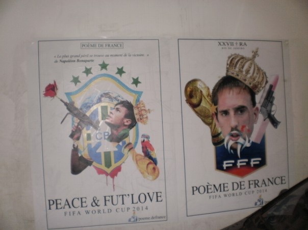 Neymar e Ribery ritratti in versione giocate a calcio non fate la guerra, per le strade di Rocinha #finestrasullafavela #pacificazione