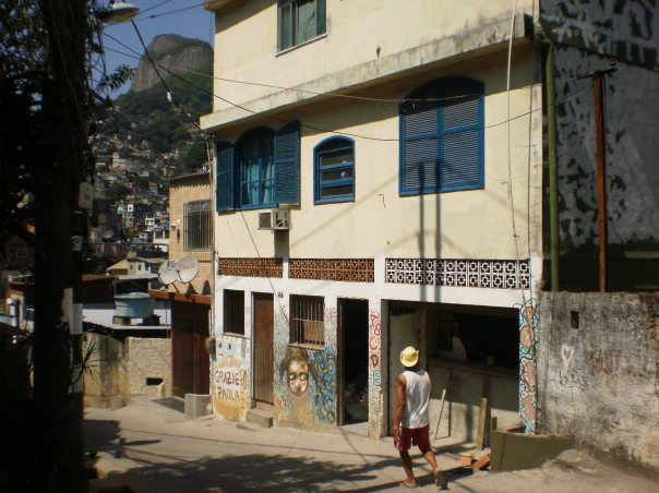 Garagem das Letras - favela Rocinha - Il Sorriso dei miei Bimbi Onlus #finestrasullafavela 