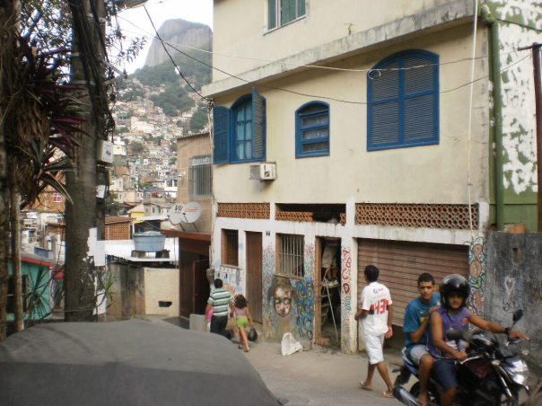 Garagem das Letras - favela Rocinha - Il Sorriso dei miei Bimbi Onlus #finestrasullafavela 