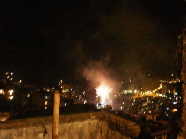 fuochi d'artificio nella favela Rocinha, nella nottata di Sao Jorge, San Giorgio #finestrasullafavela