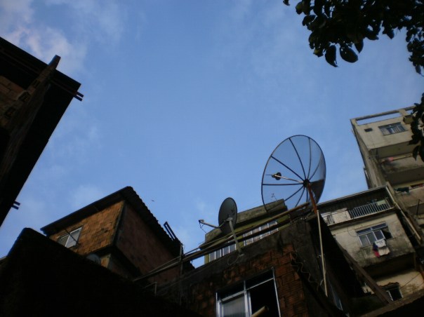 Xlestrade Finestra sulla favela Rocinha Ponte Lambro