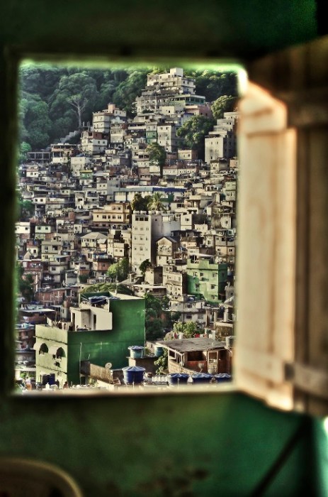 Finestra sulla favela (foto di Antonio Spirito)