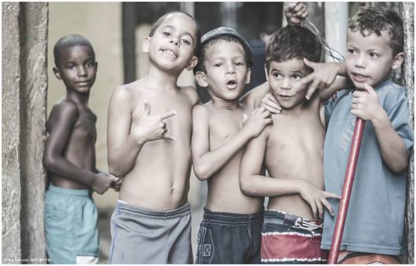 Da "Finestra sulla favela Racconti e immagini dalla Rocinha di Rio" - foto di Antonio Spirito