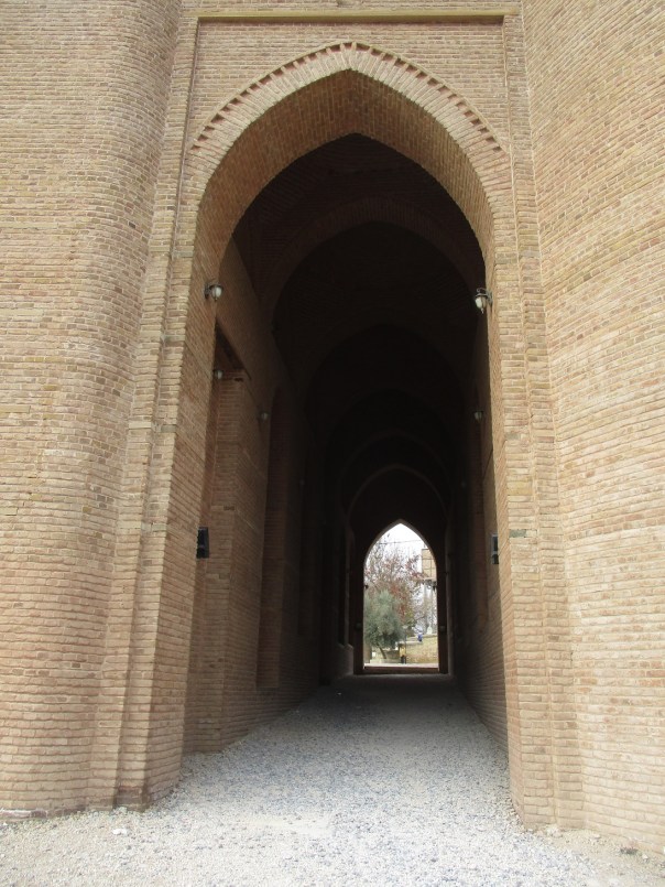 nel paese medio lontano dove mi trovo